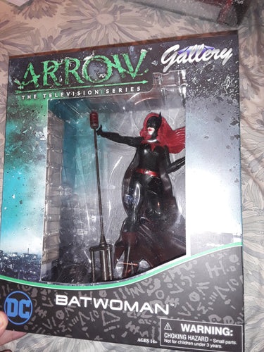 Diamond select Dc Gallery Green Arrow tv series Batwoman statue AKA Ruby Rose